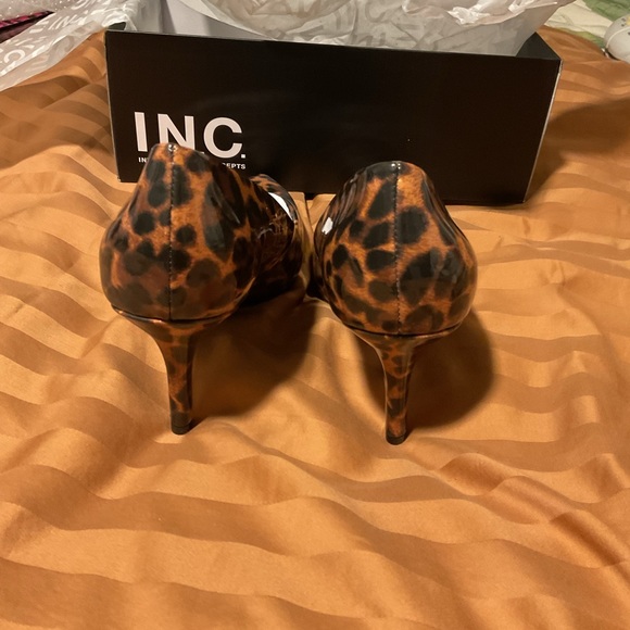 NWT INC Leopard Pumps 🐆 - Picture 6 of 9